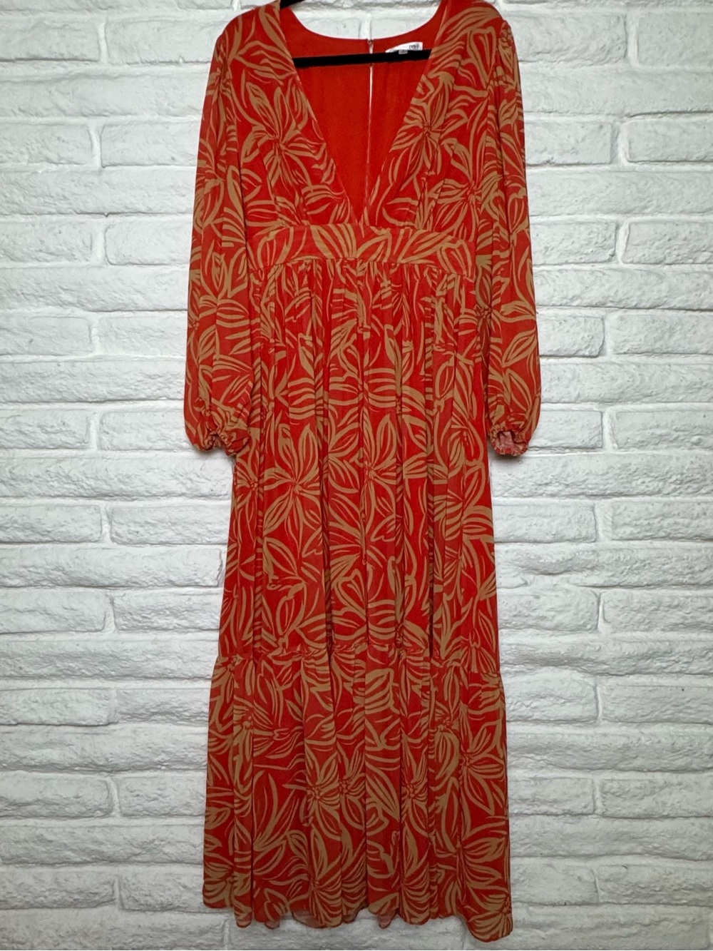 TOCCIN Floral Print Maxi Dress with Deep V-Neck size 10